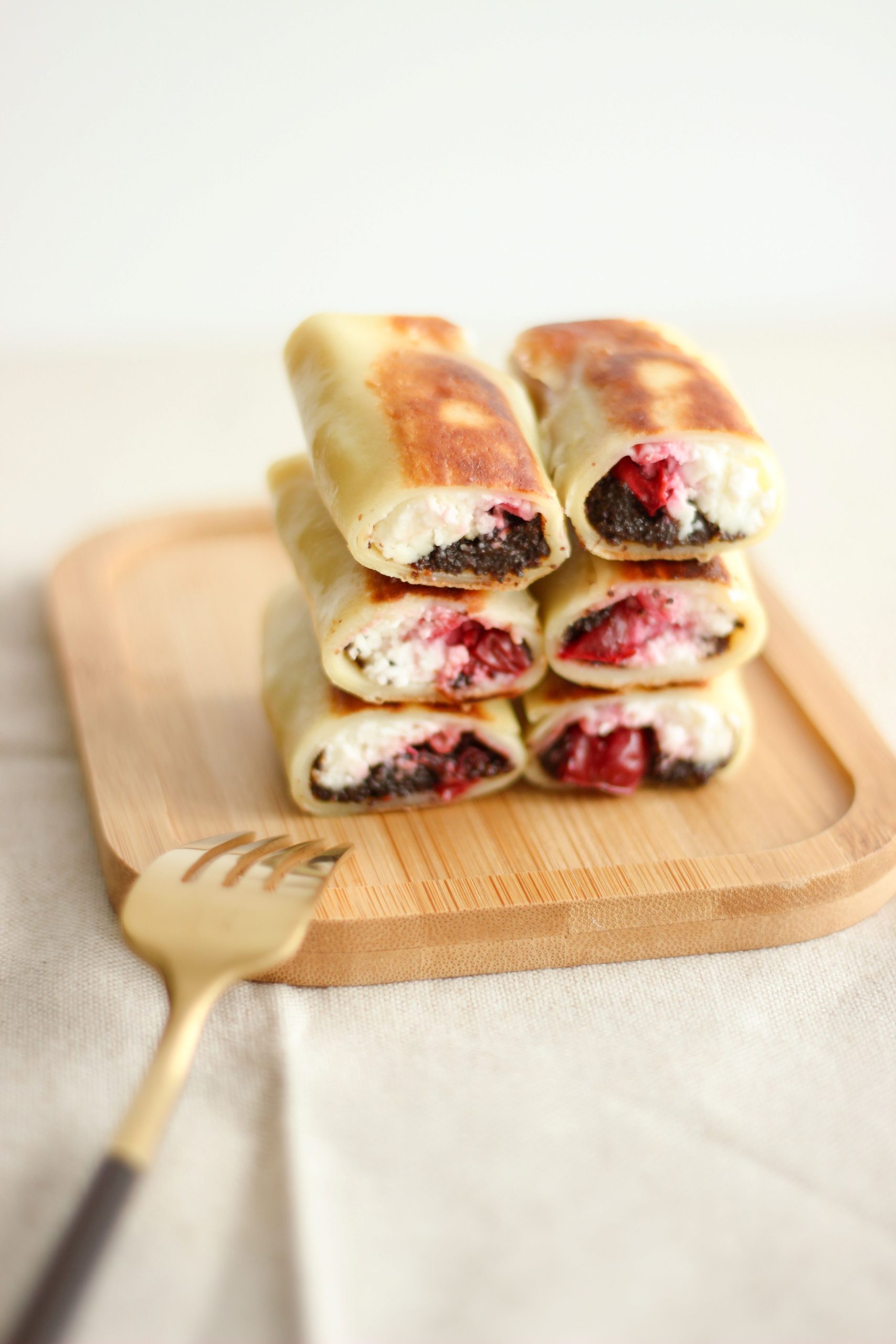 Млинці з маком,сиром та вишнею